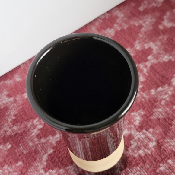 Black Vase With Cream Textured Stripe - Picture 4 of 6